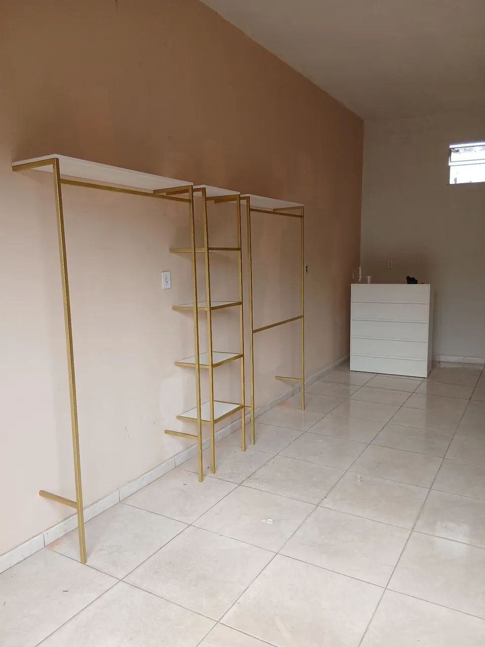 Arara coluna com estante  - Foto 2