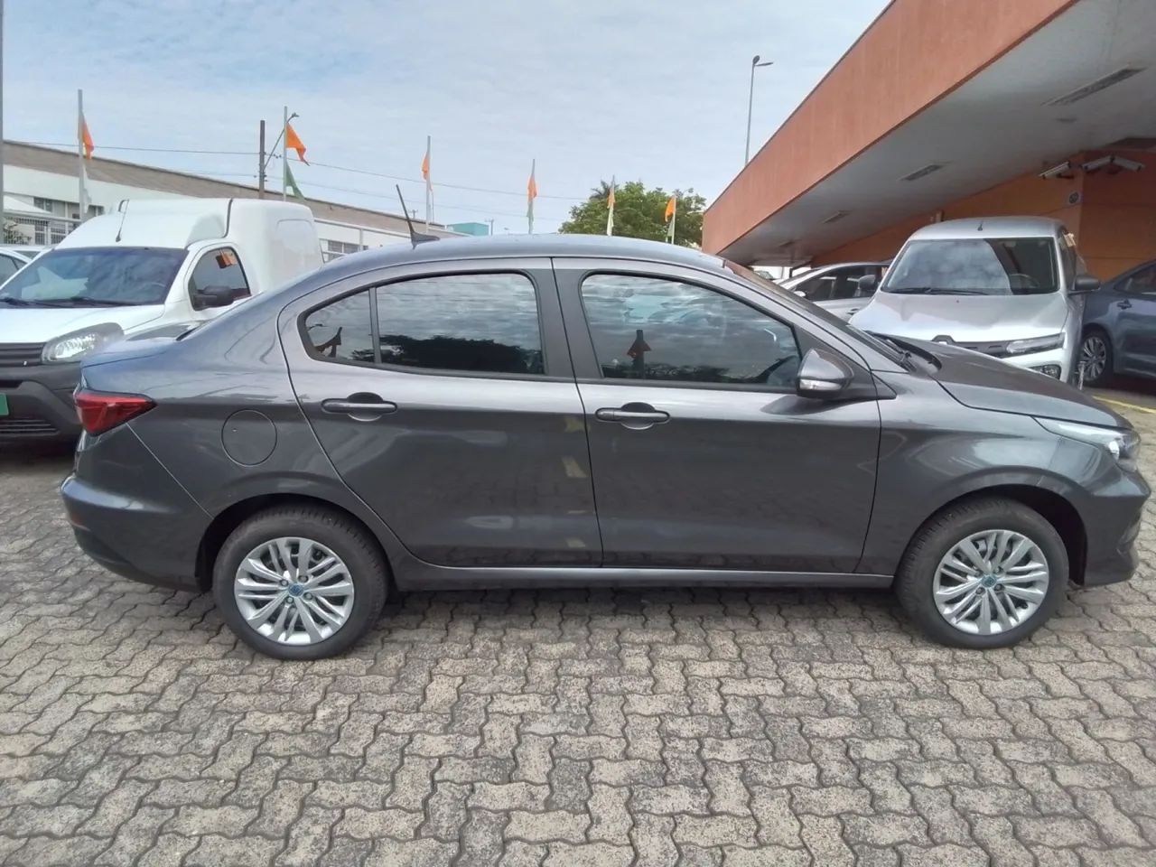 Fiat Cronos DRIVE 1.3 8V Flex Aut., foto 6 de 12