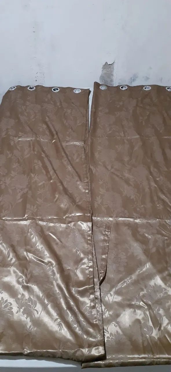 Kit par cortina c/ argola em cetim sem black-out (2,50 X 1,44)