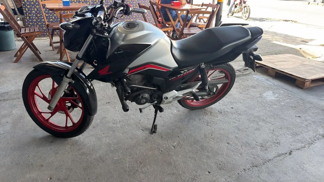 TITAN 160 