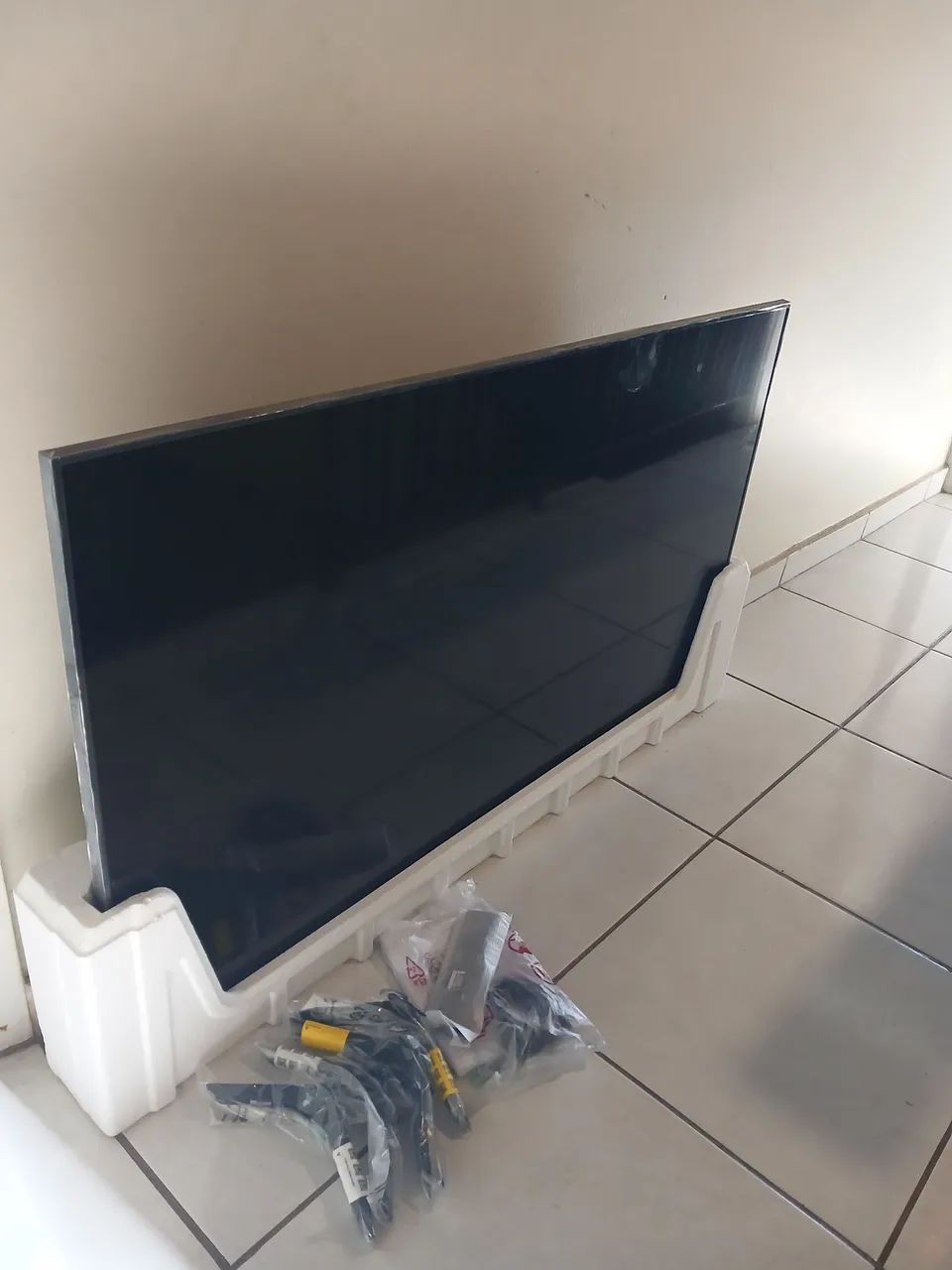Vendo TV LG 50 polegadas nova, comprei e veio com im pequeno problema. Valor 550  - Foto 3
