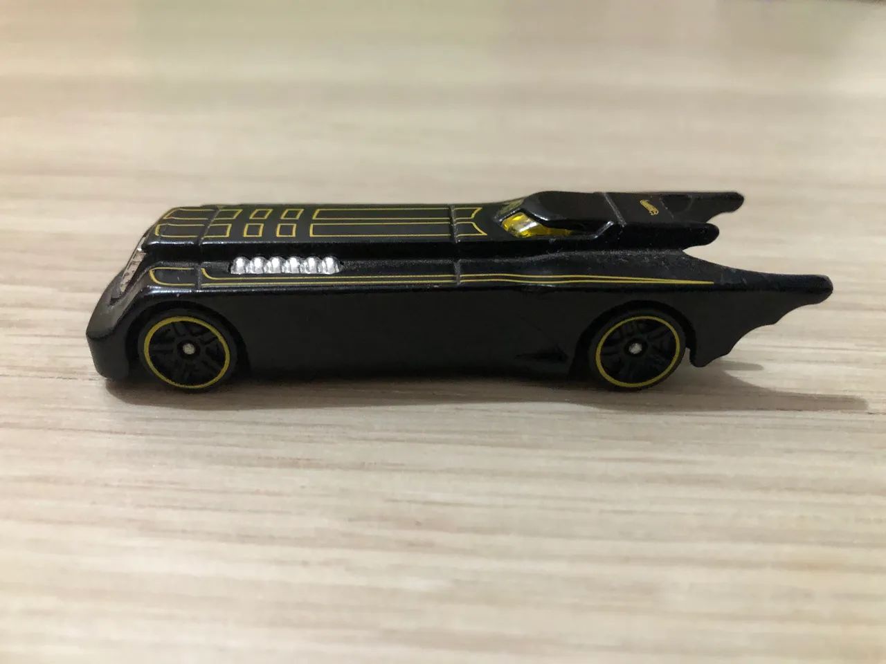 Hot wheels batmóvel 