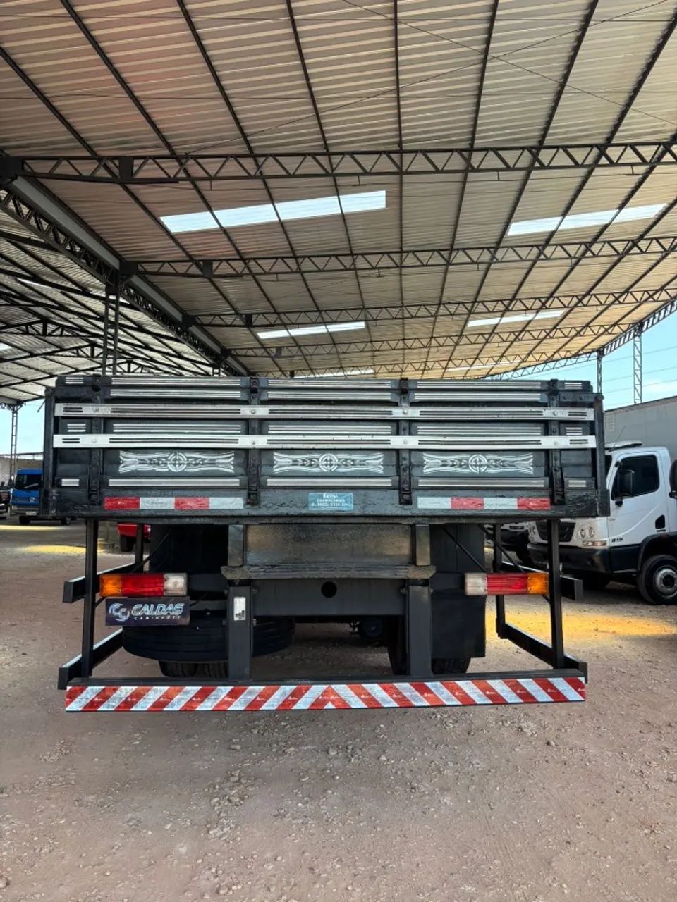 mb 2324 atron 2016 carroceria  - Foto 5