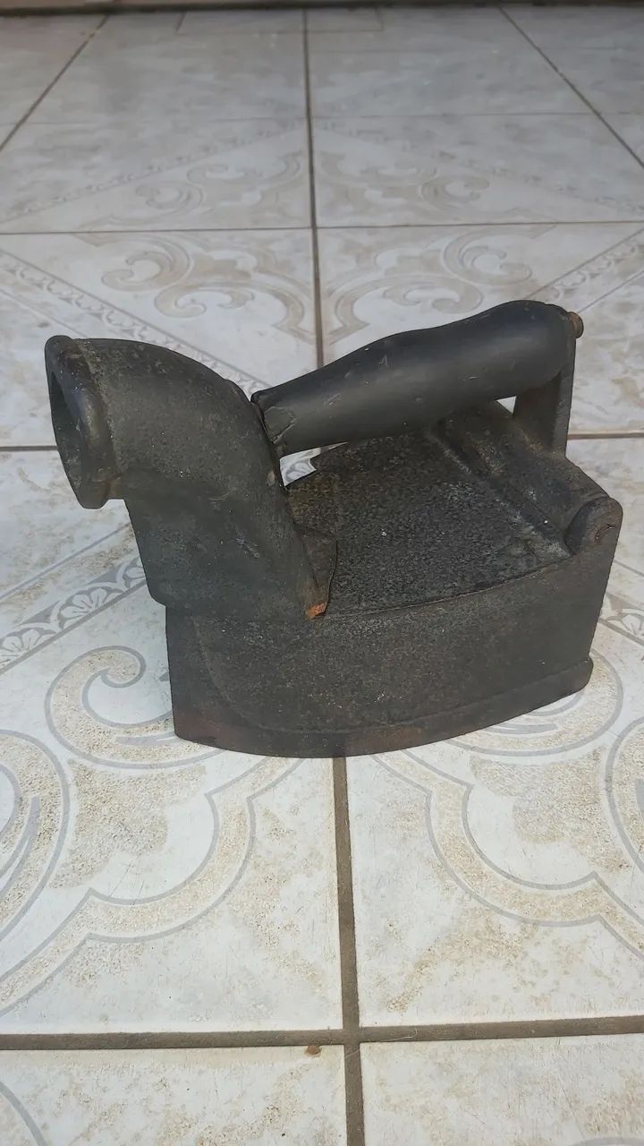 Ferro passar roupa antigo - Foto 2