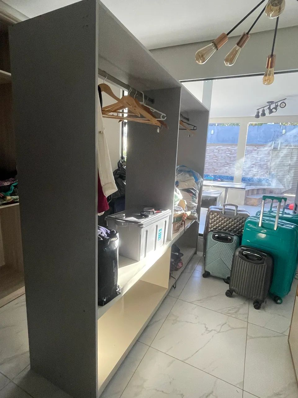 OPORTUNIDADE arara de roupas ferro e uma de madeira MDF  - Foto 4