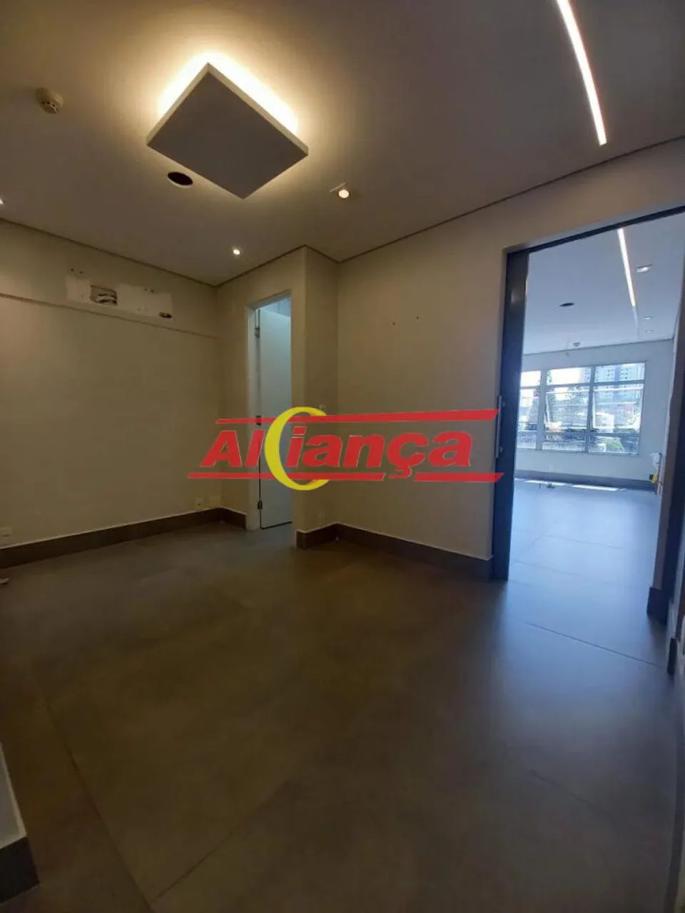 Sala Comercial à Venda - 35m² no Centro de Guarulhos | Edifício Center II