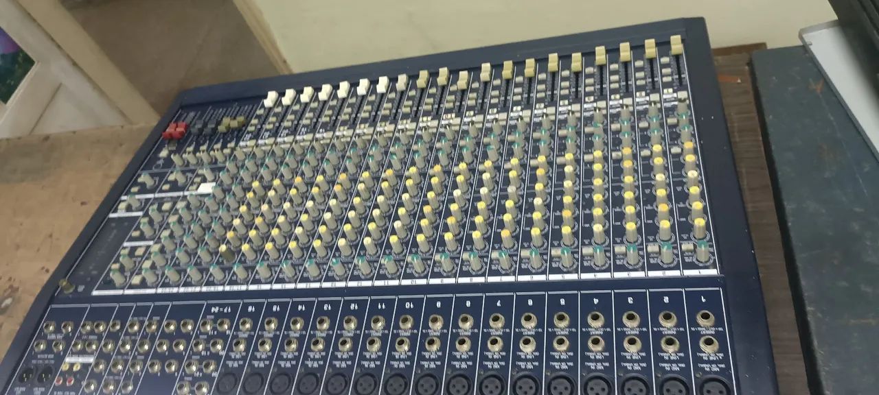 Mesa Behringer 24 canais  - Foto 2
