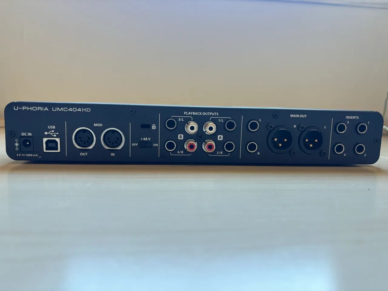 Interface de áudio Behringer 404HD - Foto 3