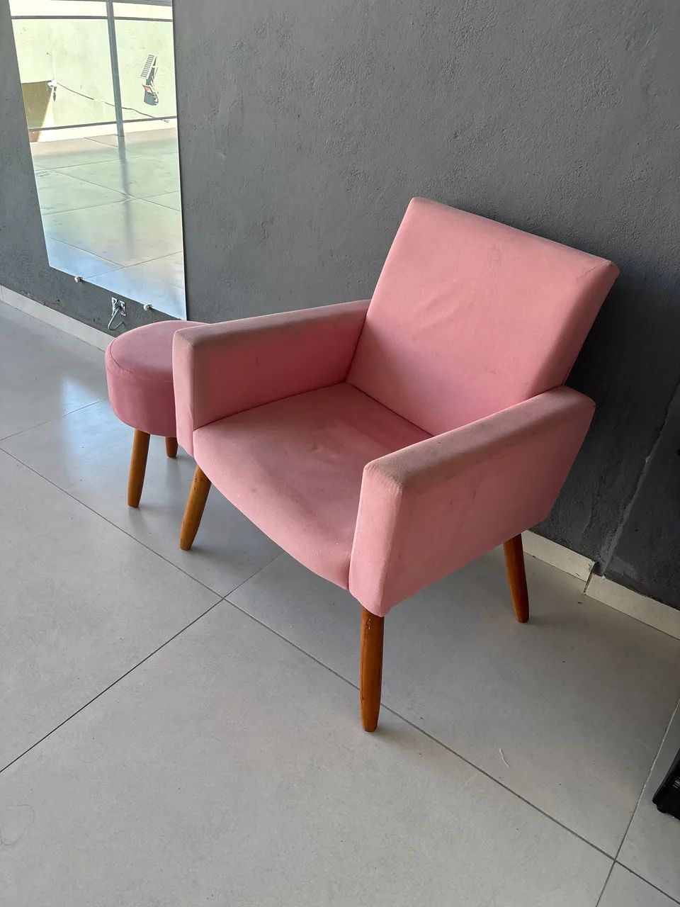 Poltrona com puf rosa - Foto 3