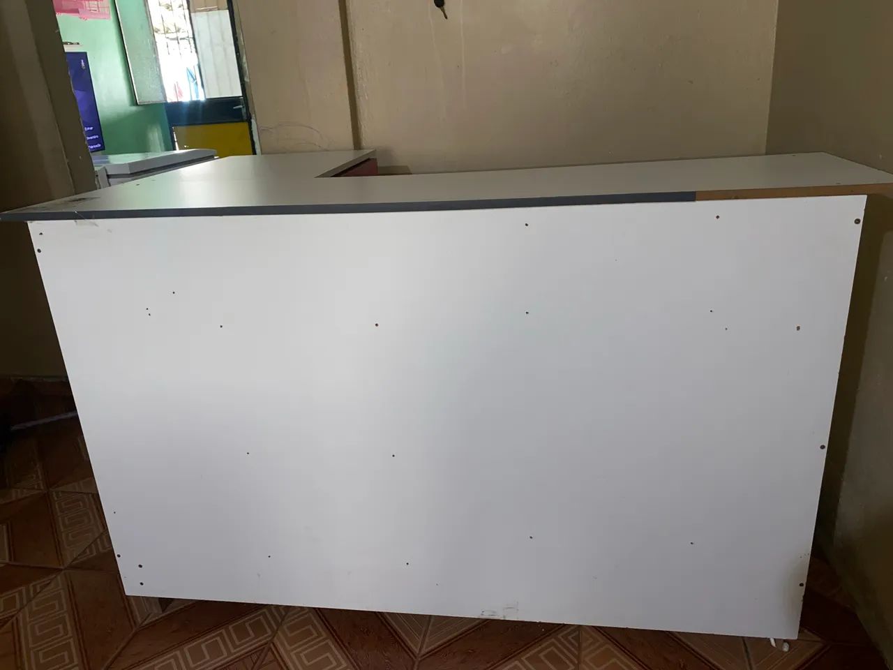 Balcão em L com expositor  - Foto 3