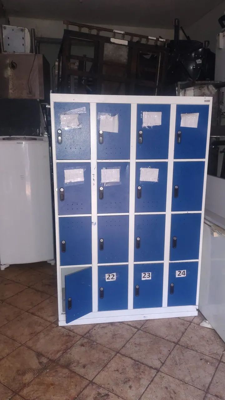 Armário 16 portas 