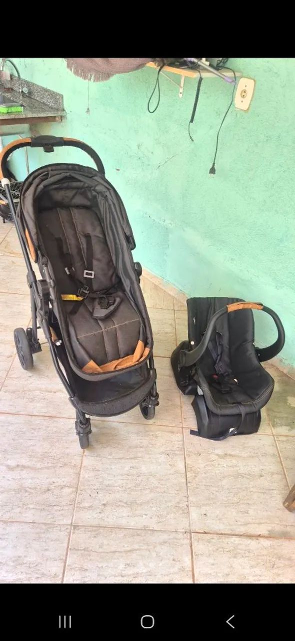 Carrinho com bebe conforto 