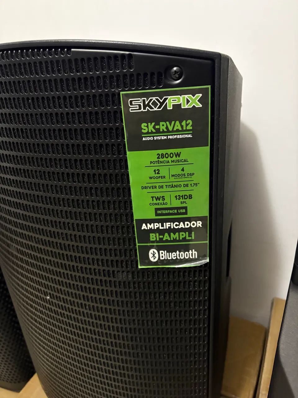 Caixa De Som Ativa 12 Polegadas 2800w Skypix Sk-rva12 + tripé Preto