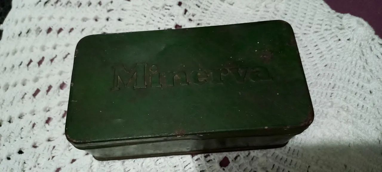 Lata Antiga da Marca Minerva  cor Verde   - Foto 5