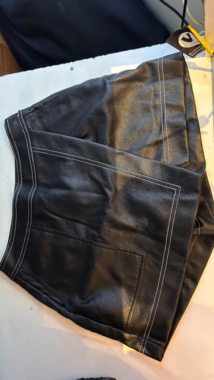 Short de couro usado apenas 1 vez - Foto 2