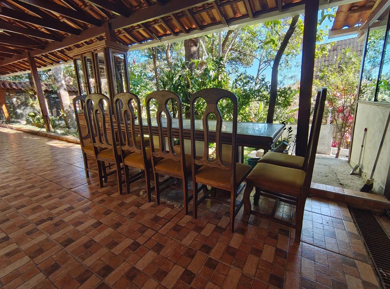 Mesa de madeira maciça com 8 Cadeiras - Foto 2