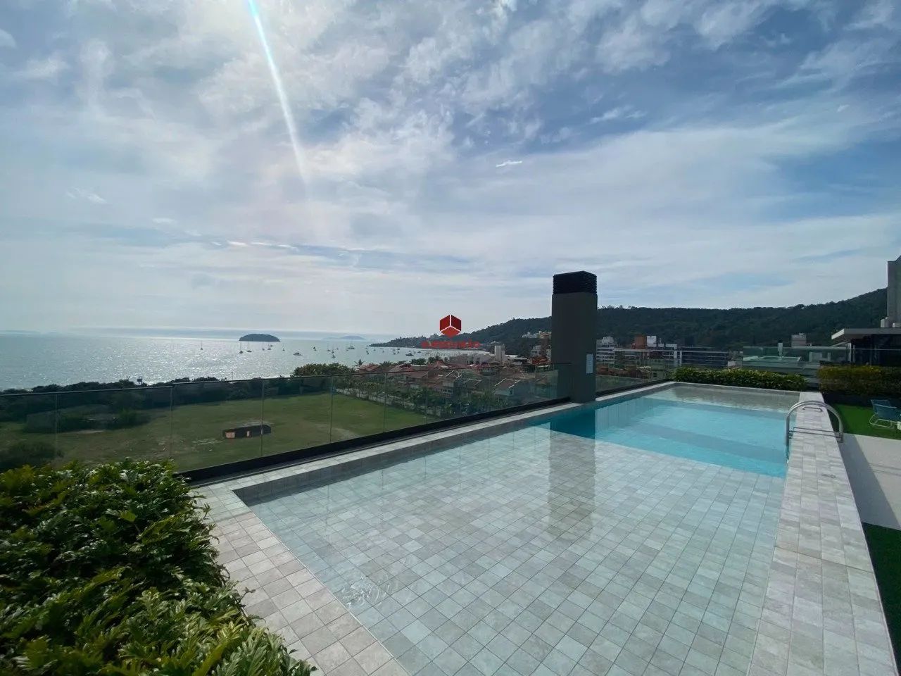 Apartamento com 3 suítes a 100m da praia à venda em Jurerê - Florianópolis/SC. - Foto 3