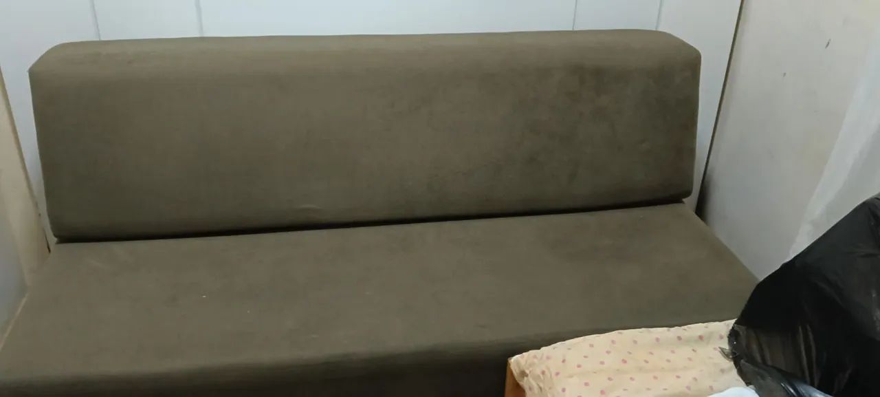 Sofa retrátil de 2 lugares.