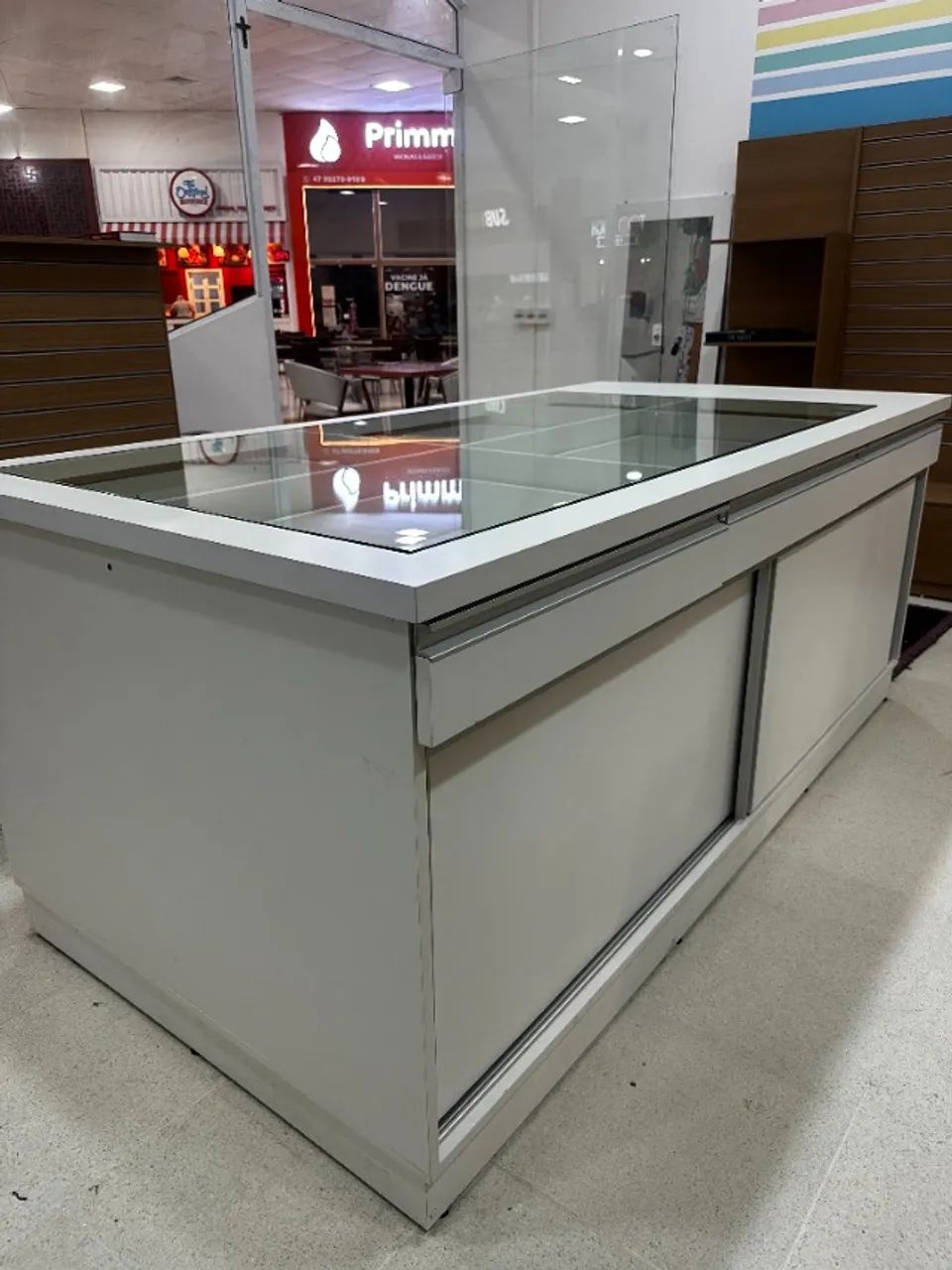BALCÃO DE ATENDIMENTO COM ESTOQUE E EXPOSITOR - MDF - Foto 4
