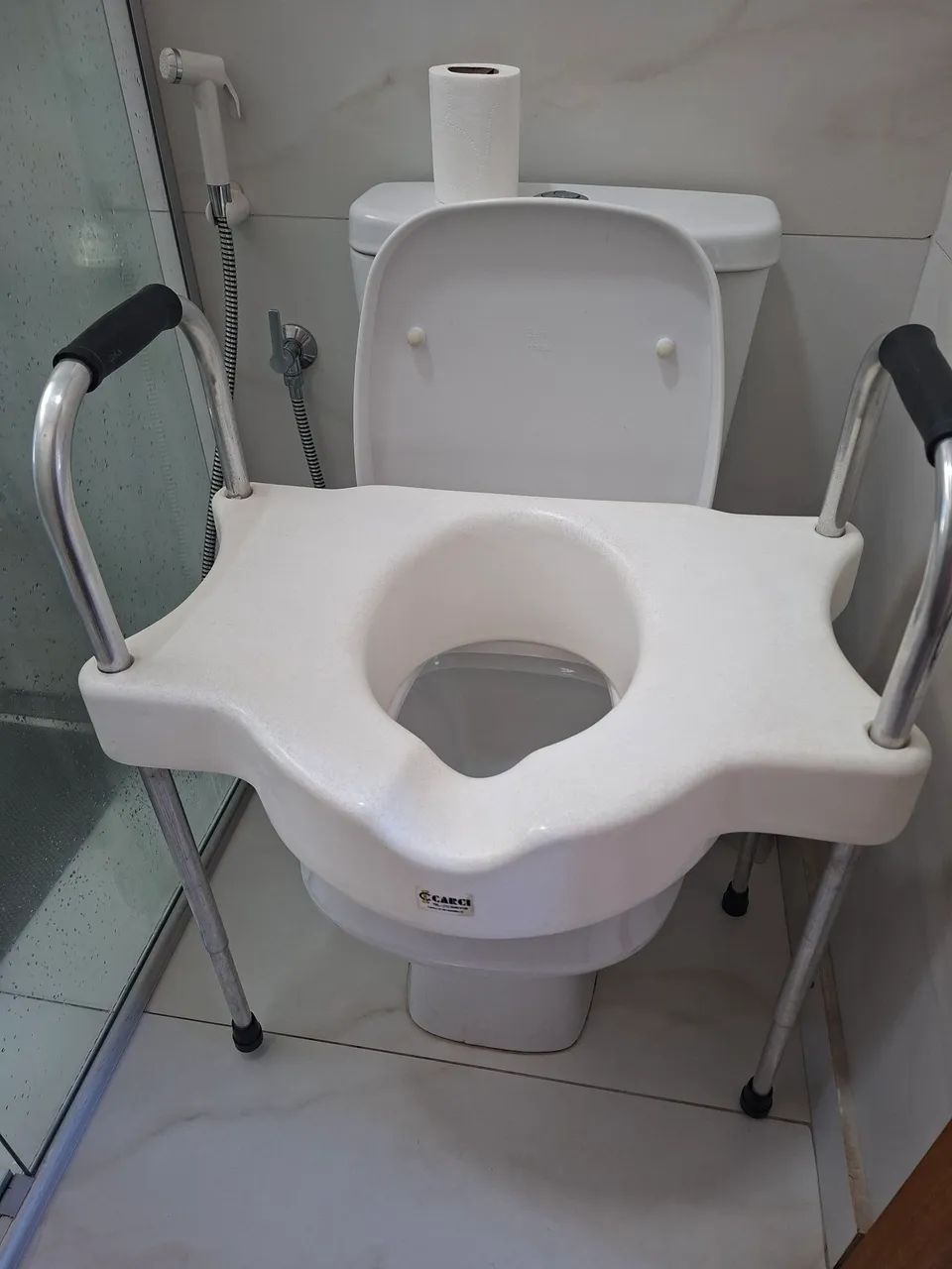Assento sanitário rlevado para idoso