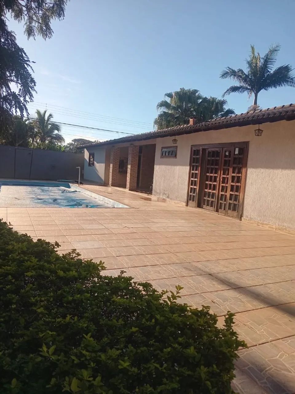 CASA CONDOMINIO ENTRELAGOS 2qts 1 suite 1000m2