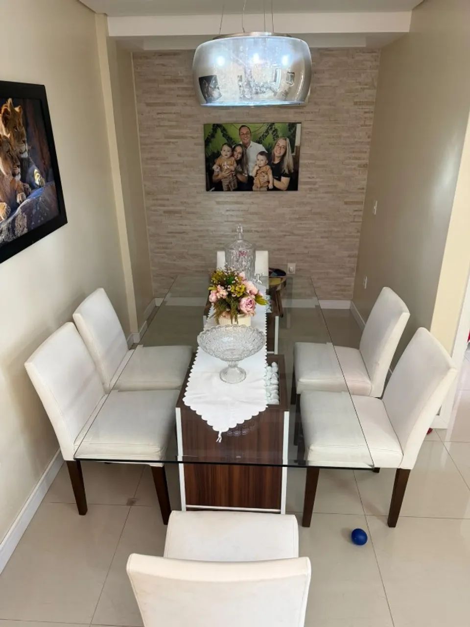 MESA DE JANTAR COM 6 CADEIRAS - LINDA E ELEGANTE