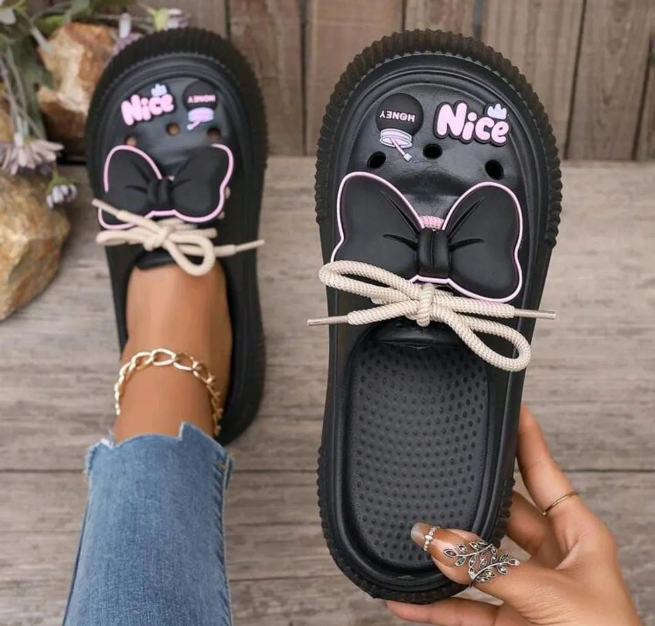 Crocs lacinho