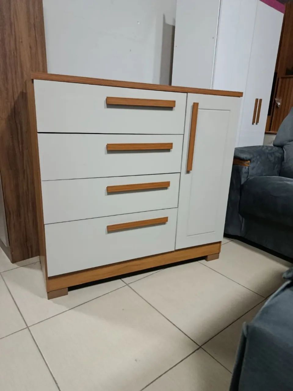 Cômoda 4 gavetas 
