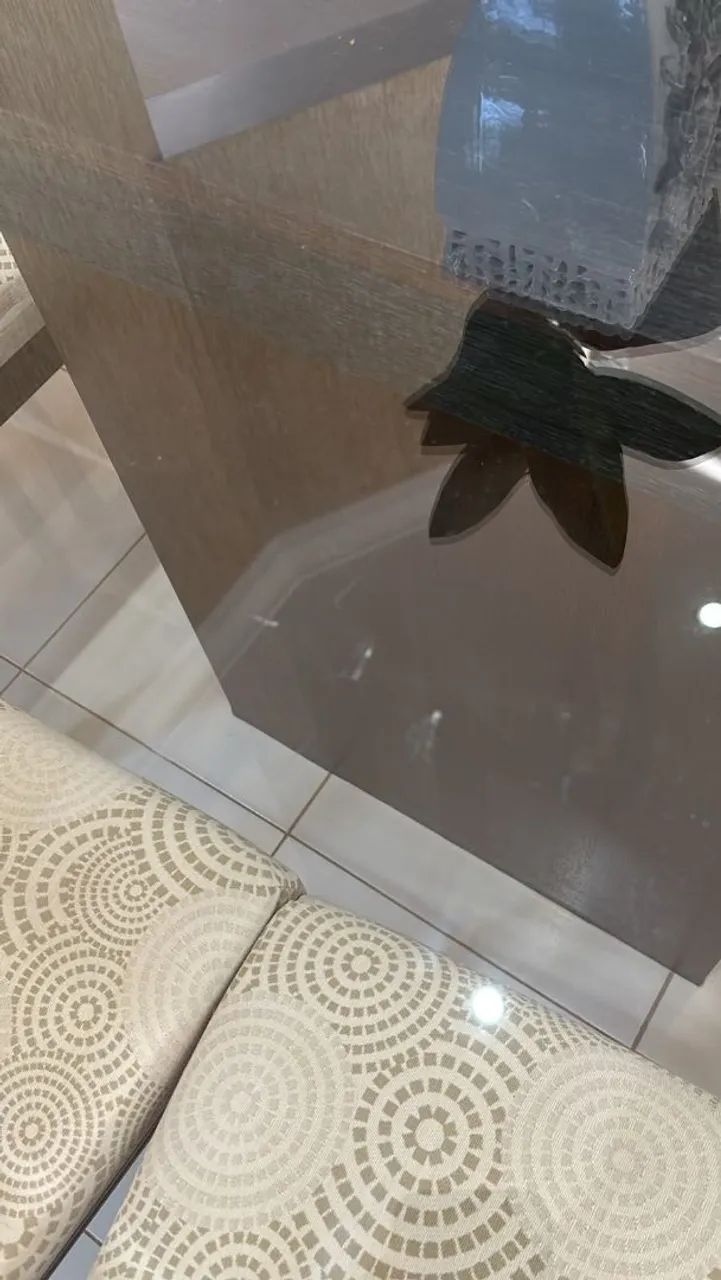 JOGO MESA DE JANTAR COM 8 CADEIRAS E MESA DE VIDRO  - Foto 2