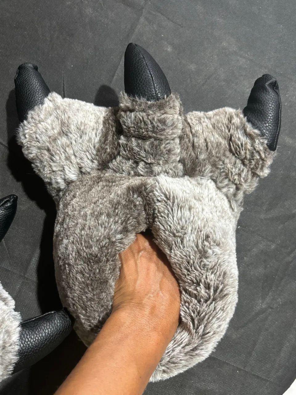 Pantufa Pata De Urso Dinossauro 3D Super Macia E Quentinha - Foto 2