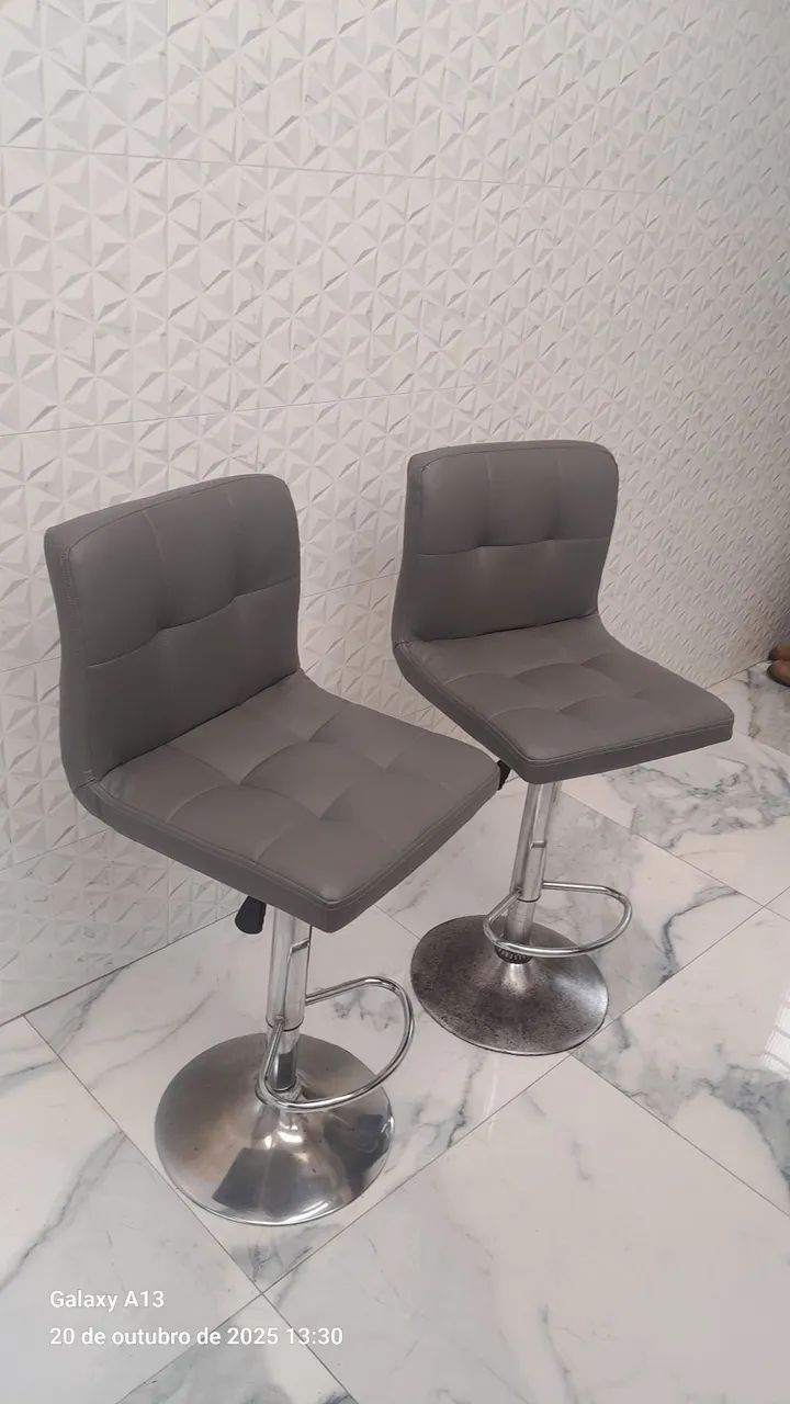 DUAS BANQUETAS AMERICANA."TROCO".