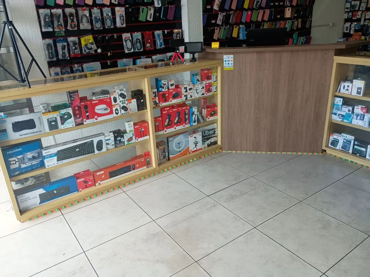 Vendo balcões e vitrines em excelente estado
