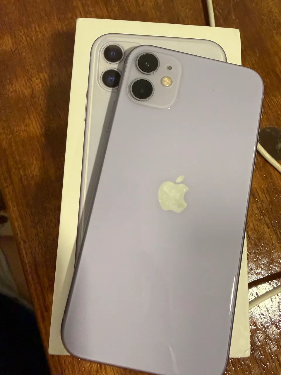 iPhone 11 128G  Roxo - Tela Estragada