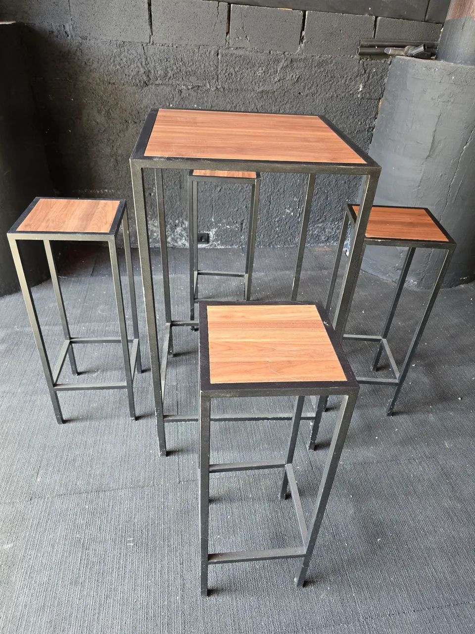 Bistro Mesa e 4 Banquetas Kit