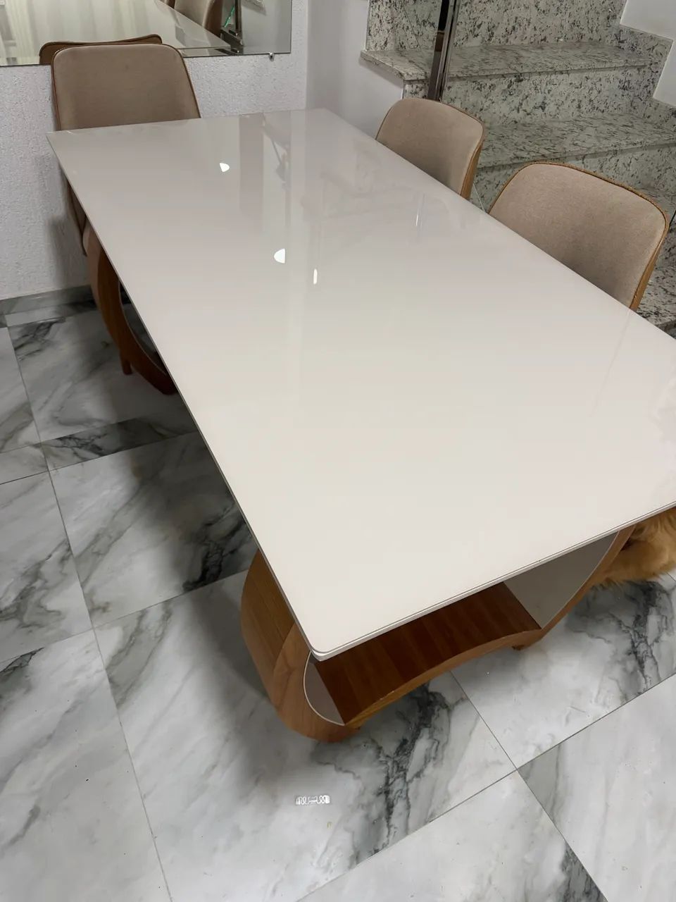 Mesa com 6 cadeiras 