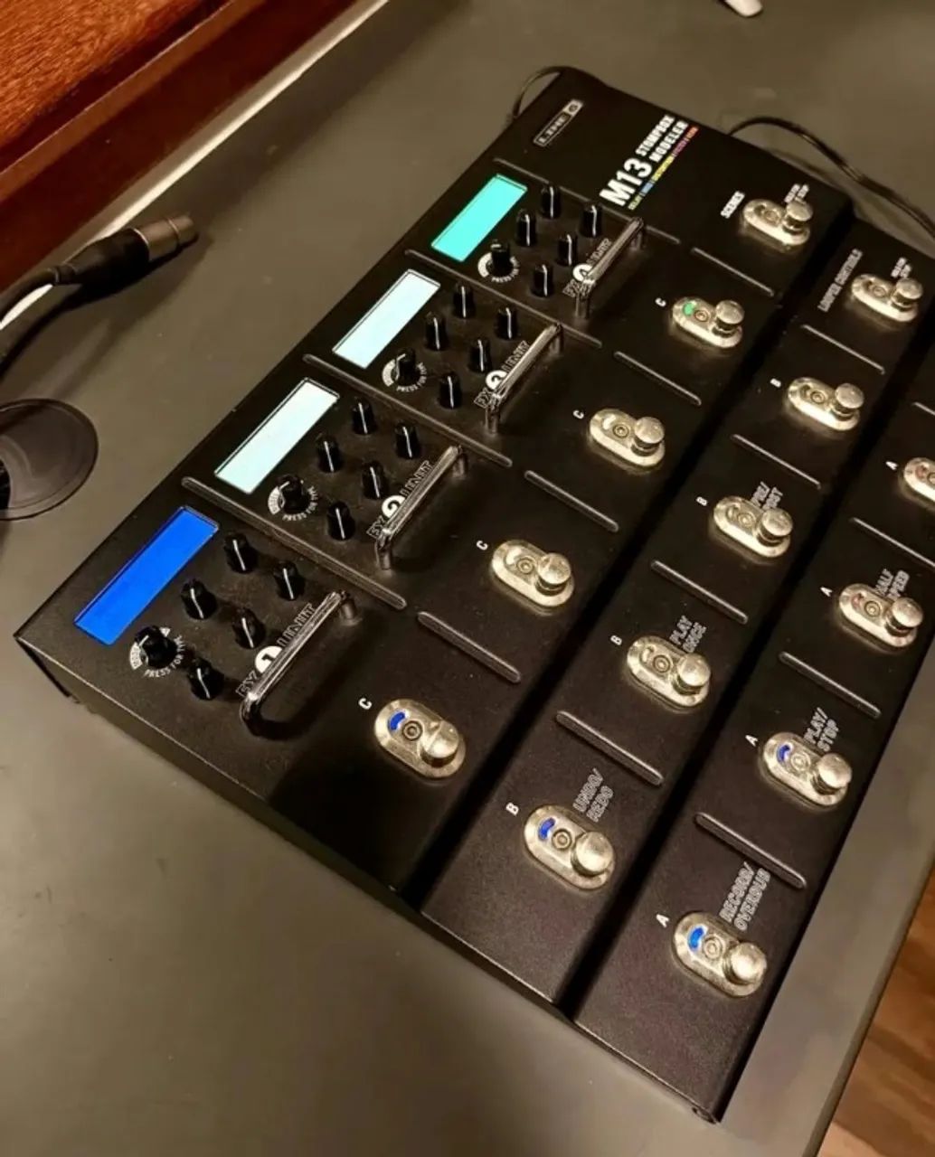 Pedaleira Line 6 M13 Stompbox Multi Efeitos Com Looper - Foto 3