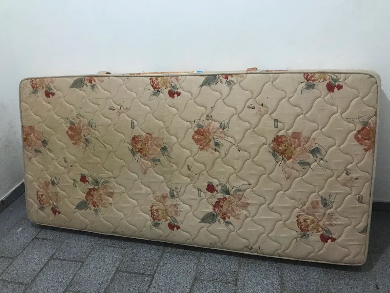 Vendo dois colchões um solteiro e um de casal 