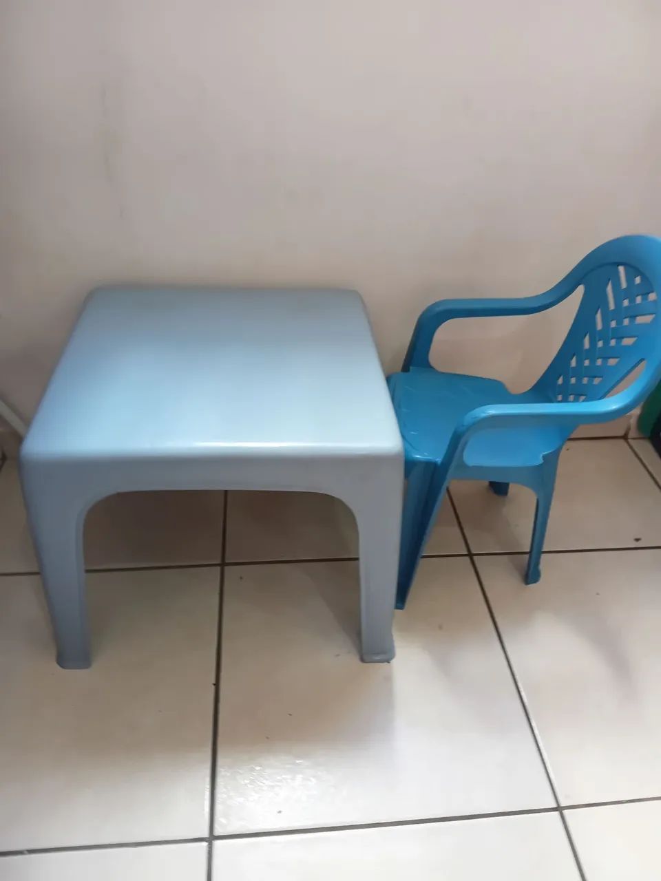 Mesa e cadeira infantil 