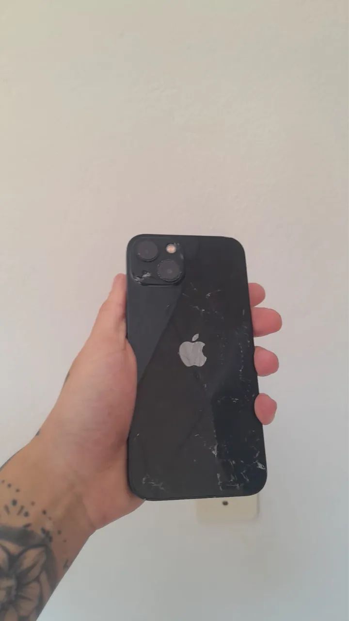 Iphone 13 128gb traseira trincada - Foto 4