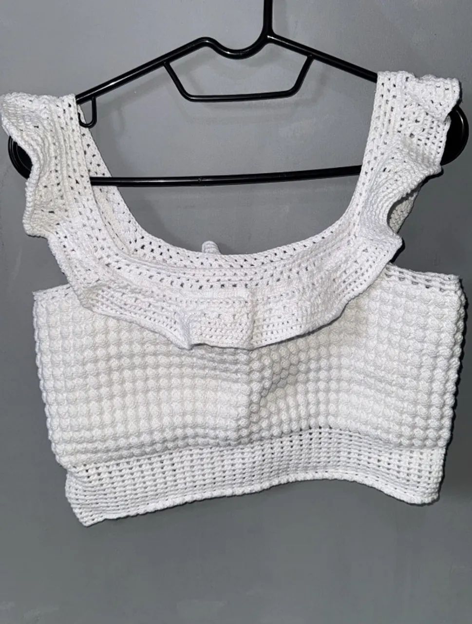 cropped branco de crochê feito a mão