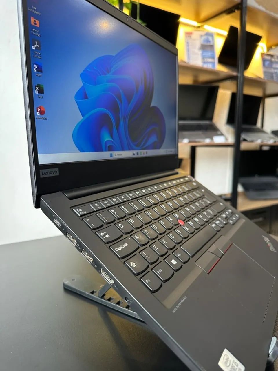 Notebook Lenovo ThinkPad E14 + Core i5 de 10th + SSD M2 2TB + 16GB DDR4 + Windows 11 - Foto 5