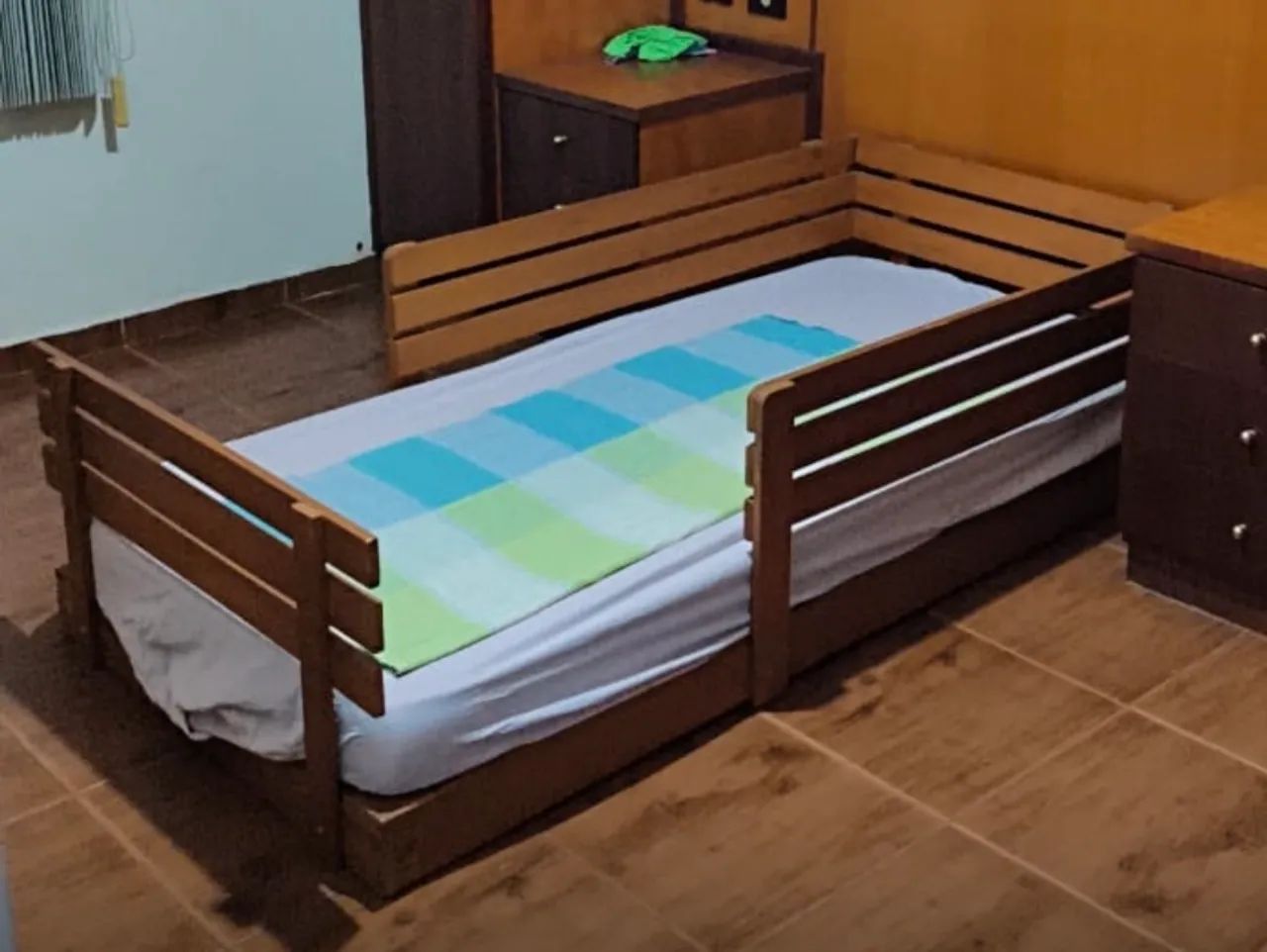 Cama montessoriano