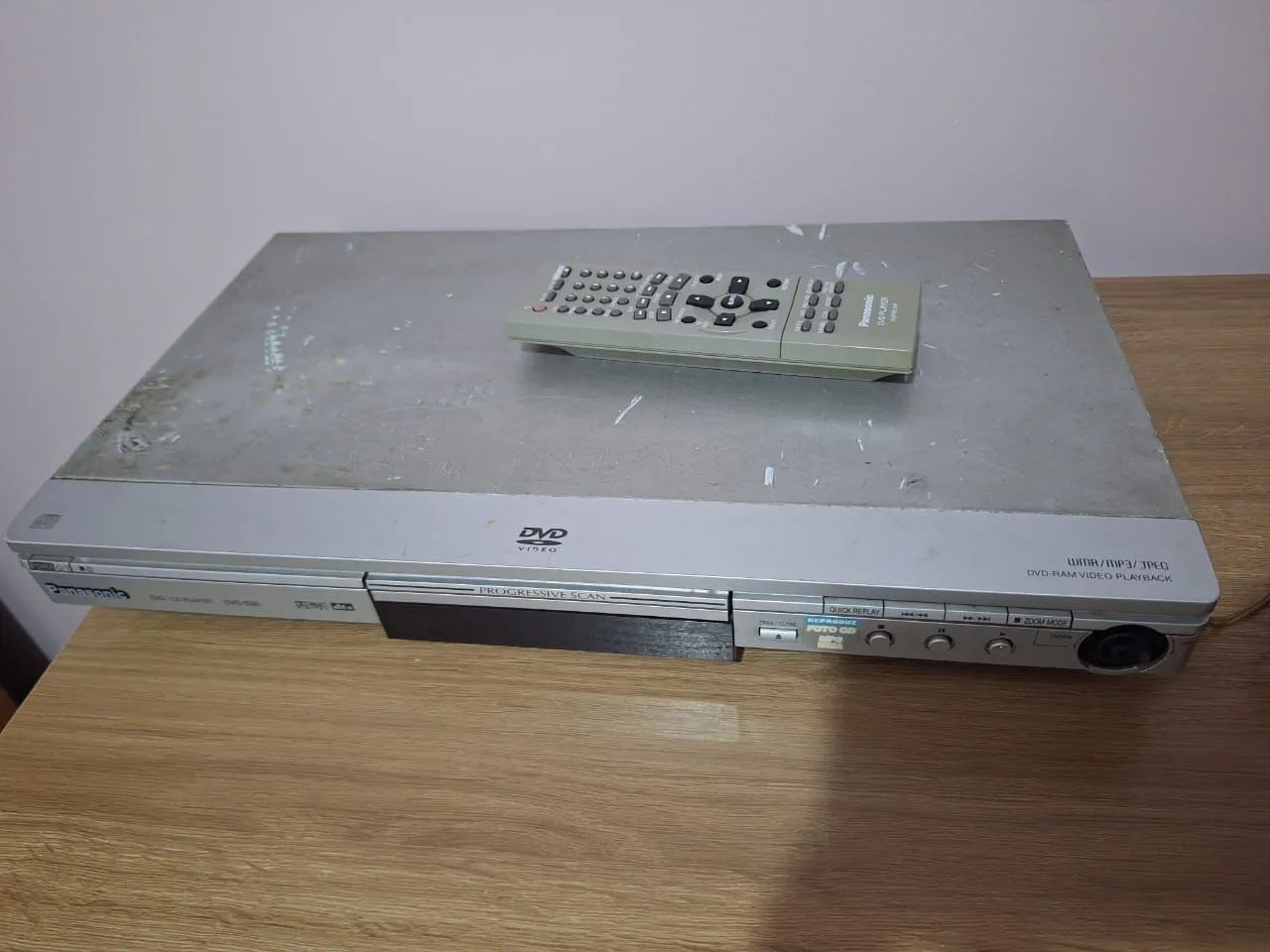 ? Vendo 2 Aparelhos de DVD e 1 Videocassete VHS 