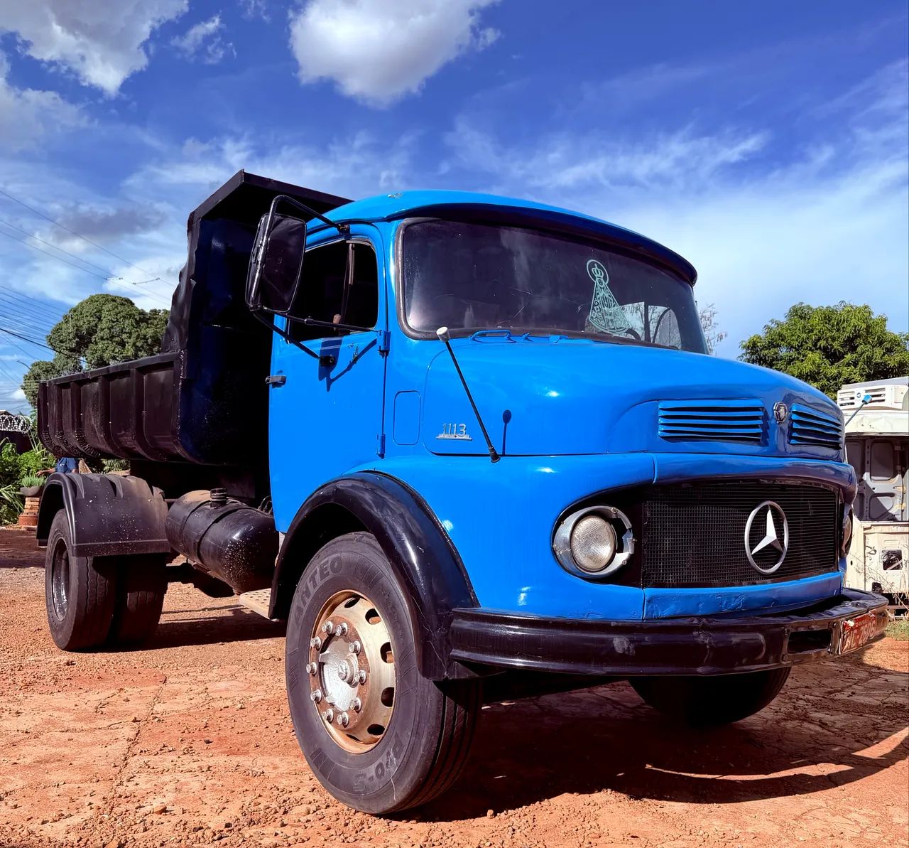 Mercedes  1111 caçamba 
