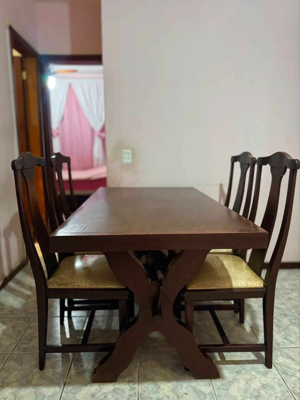 Mesa c/4 cadeiras Madeira Maciça 