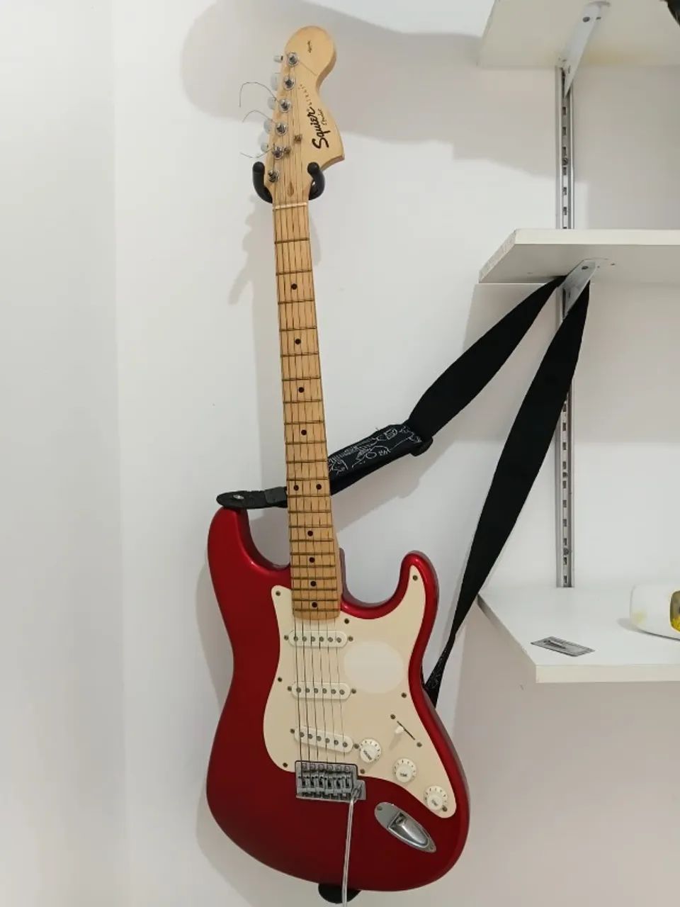 Guitarra Squier Affinity Stratocaster Candy Apple Red