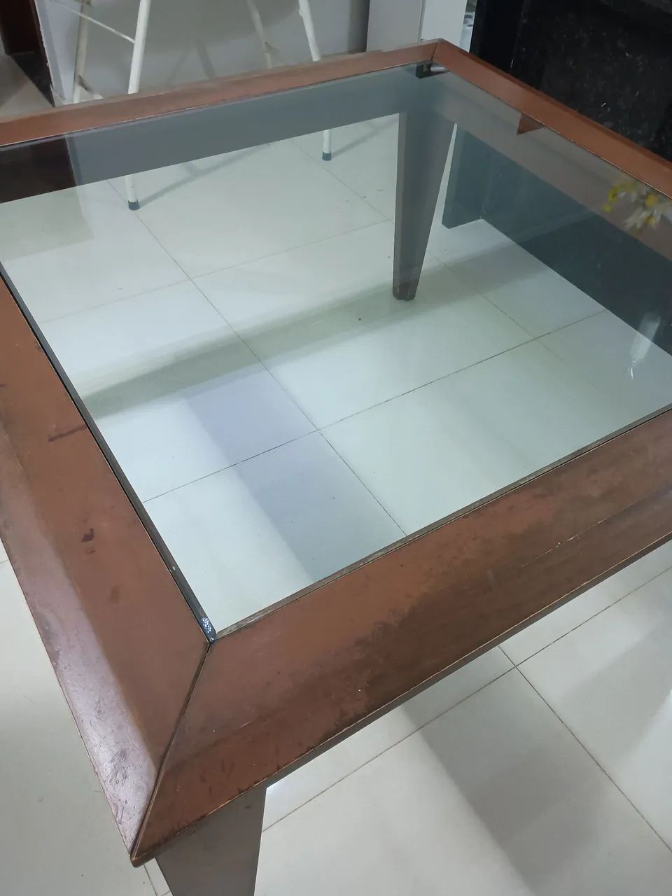 Mesa de madeira maciça com vidro  - Foto 2