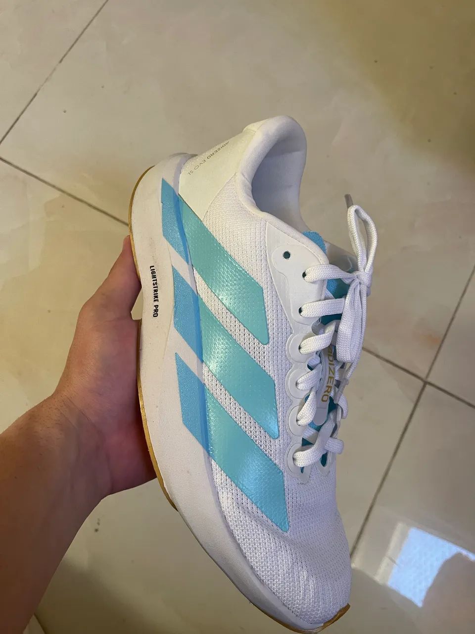 Tênis adizero evo