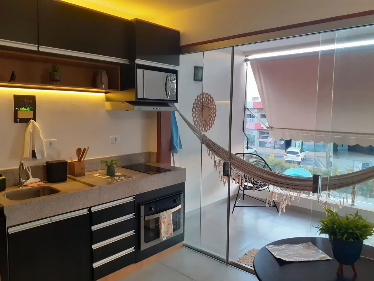 FLAT ENCANTADOR A UM PASSO DA PRAIA - Foto 5