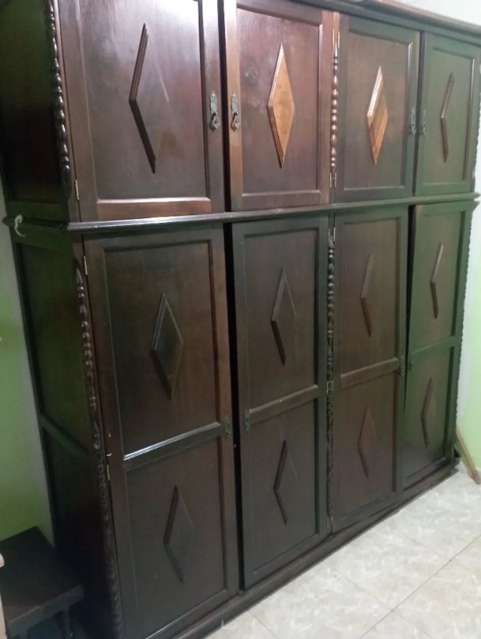 Guarda Roupa em Madeira Maciça 